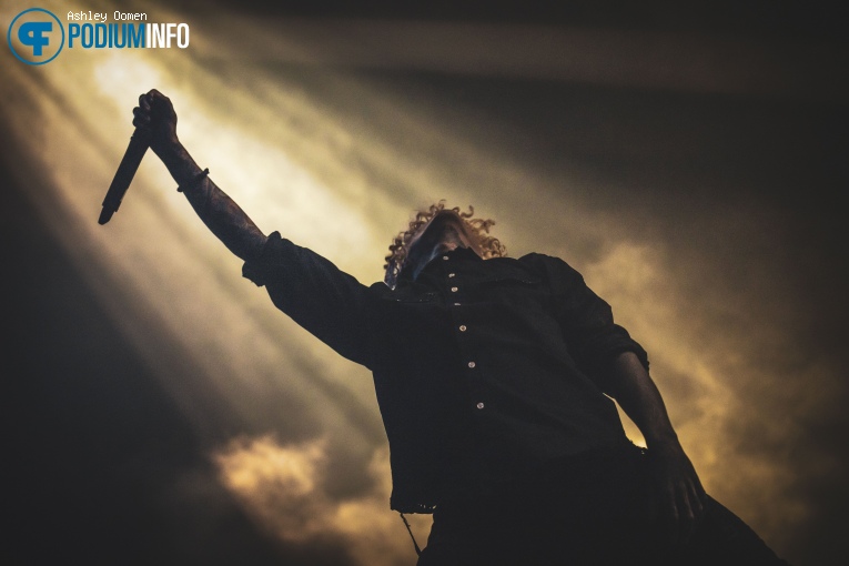 Lorna Shore op Parkway Drive - 23/09 - AFAS Live foto