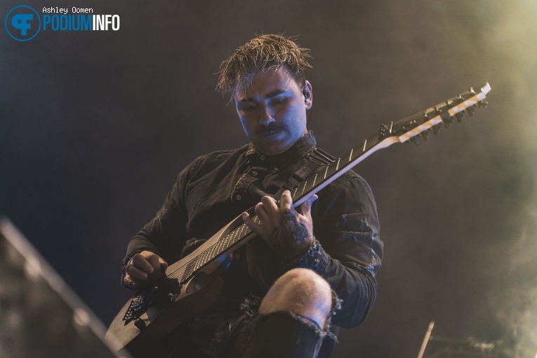 Lorna Shore op Parkway Drive - 23/09 - AFAS Live foto