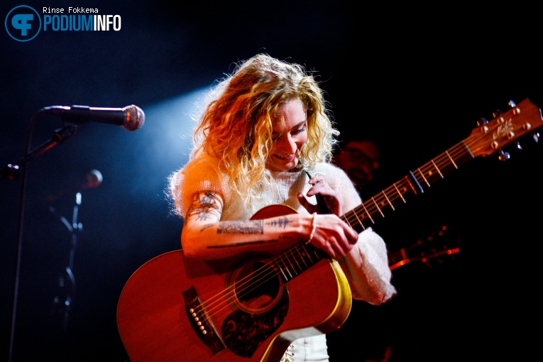 Janet Devlin op Janet Devlin - 02/10 - Bitterzoet foto