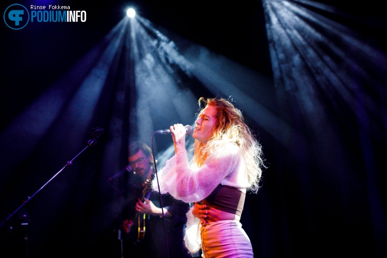 Janet Devlin op Janet Devlin - 02/10 - Bitterzoet foto