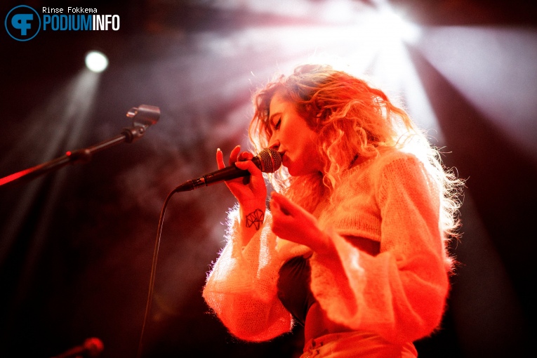 Janet Devlin op Janet Devlin - 02/10 - Bitterzoet foto