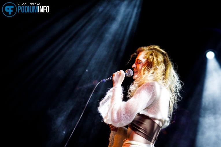 Janet Devlin op Janet Devlin - 02/10 - Bitterzoet foto