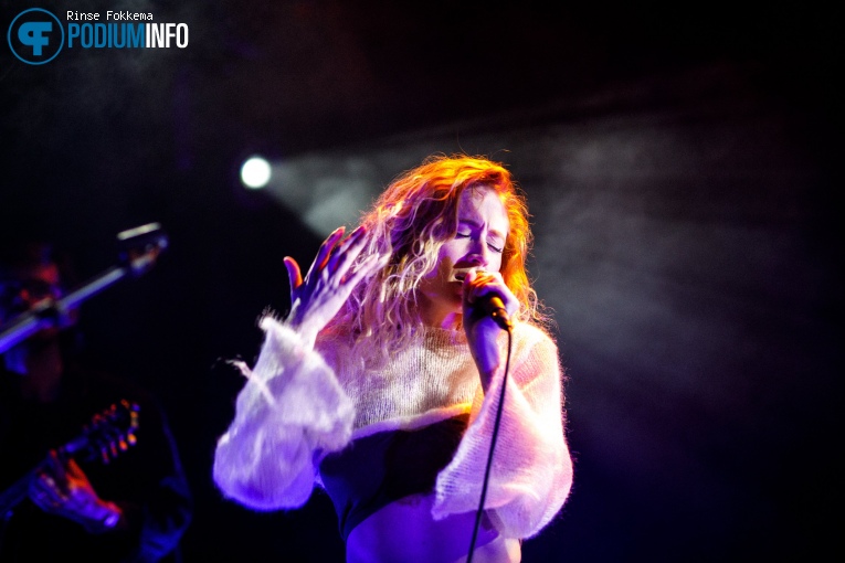 Janet Devlin op Janet Devlin - 02/10 - Bitterzoet foto