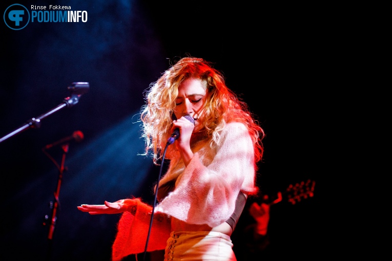 Janet Devlin op Janet Devlin - 02/10 - Bitterzoet foto
