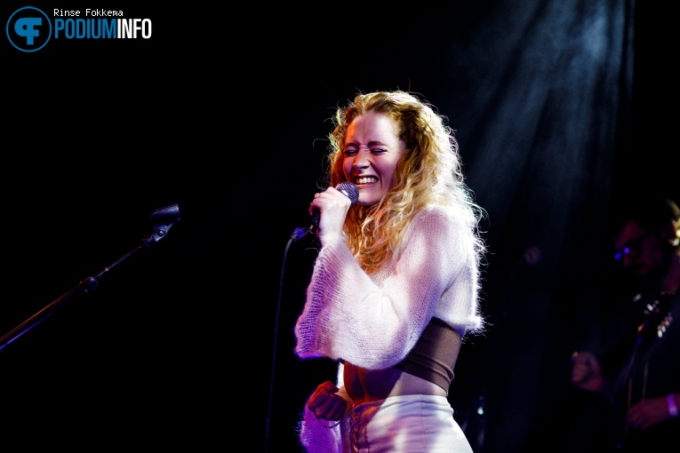 Janet Devlin op Janet Devlin - 02/10 - Bitterzoet foto