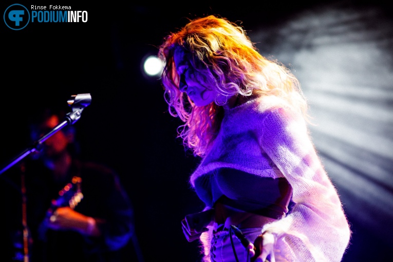 Janet Devlin op Janet Devlin - 02/10 - Bitterzoet foto