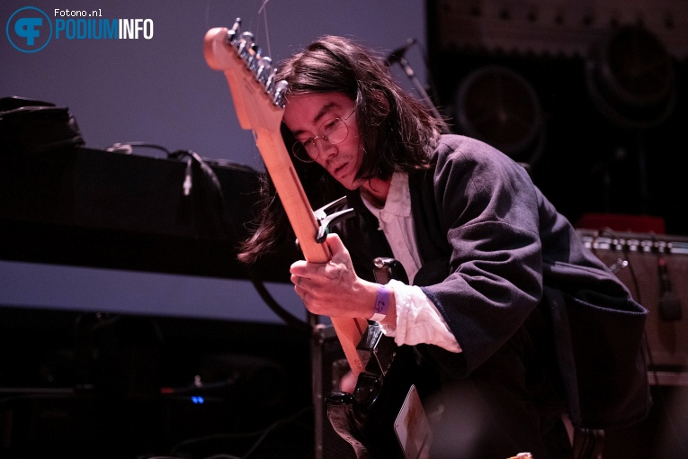 Jonah Yano op Clairo - 27/09 - Paradiso foto