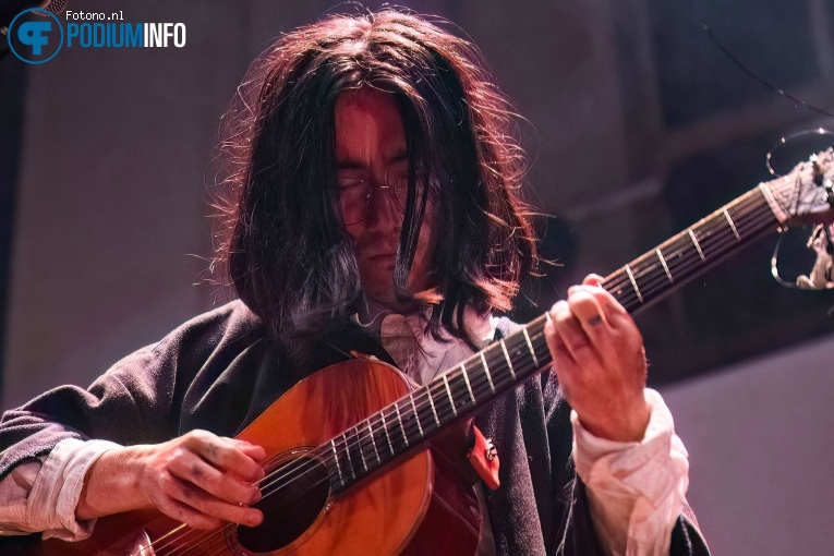 Jonah Yano op Clairo - 27/09 - Paradiso foto