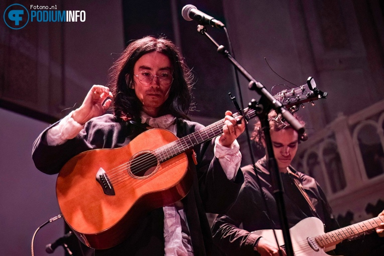 Jonah Yano op Clairo - 27/09 - Paradiso foto