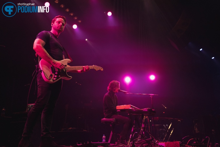 Anson Seabra op Dean Lewis - 12/10 - TivoliVredenburg foto