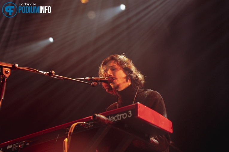 Anson Seabra op Dean Lewis - 12/10 - TivoliVredenburg foto