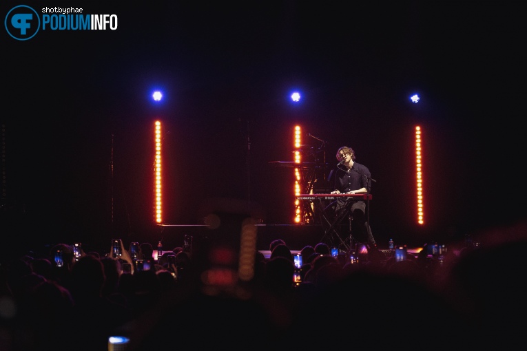Dean Lewis op Dean Lewis - 12/10 - TivoliVredenburg foto
