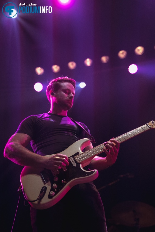 Anson Seabra op Dean Lewis - 12/10 - TivoliVredenburg foto