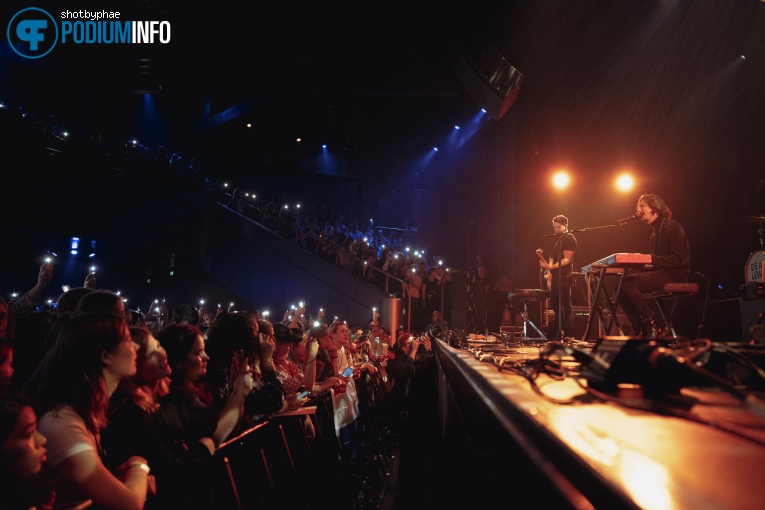 Anson Seabra op Dean Lewis - 12/10 - TivoliVredenburg foto