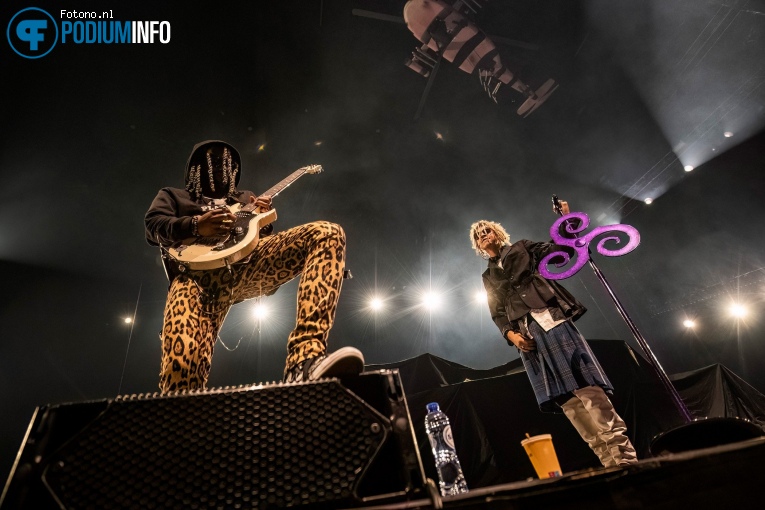 Iann Dior op Machine Gun Kelly - 12/10 - AFAS Live foto