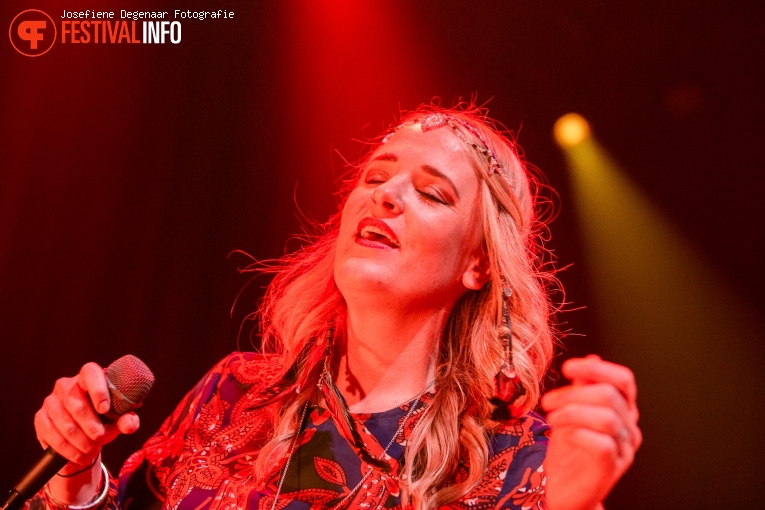 Elles Bailey op Ramblin' Roots 2022 foto