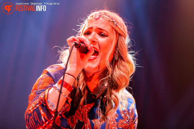 Elles Bailey op Ramblin' Roots 2022 foto