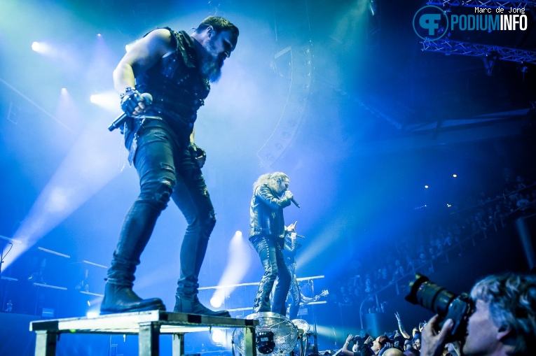 Amaranthe op Amaranthe / Beyond The Black - 06/11 - TivoliVredenburg foto