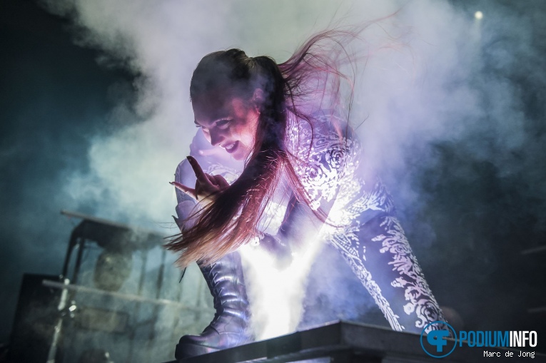 Amaranthe op Amaranthe / Beyond The Black - 06/11 - TivoliVredenburg foto