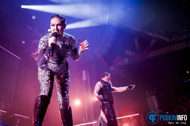 Amaranthe op Amaranthe / Beyond The Black - 06/11 - TivoliVredenburg foto