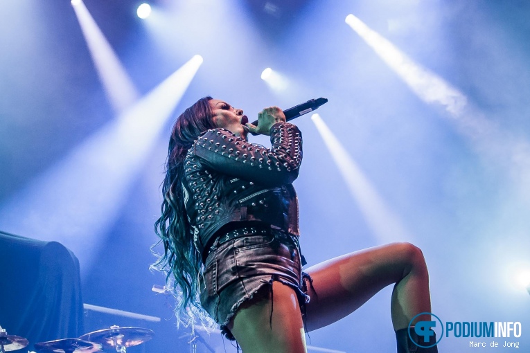 Butcher Babies op Amaranthe / Beyond The Black - 06/11 - TivoliVredenburg foto