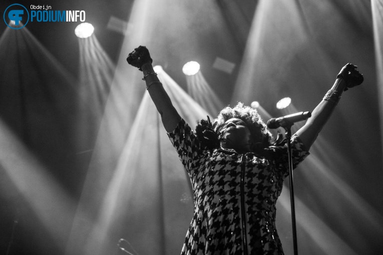 Macy Gray op Macy Gray - 06/11 - Oosterpoort foto