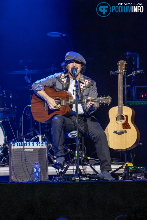 John Oates op Beth Hart - 26/11 - Ziggo Dome foto