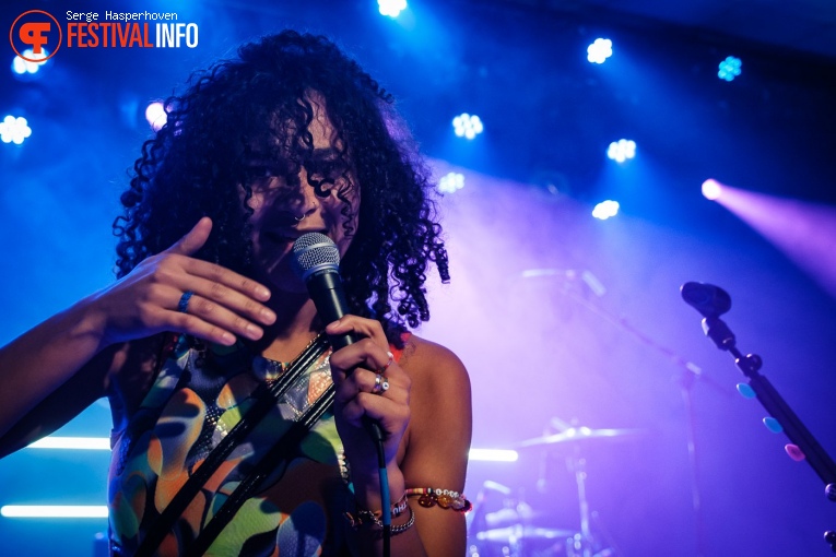 Uche Yara op Eurosonic Noorderslag (ESNS) 2023 - donderdag foto