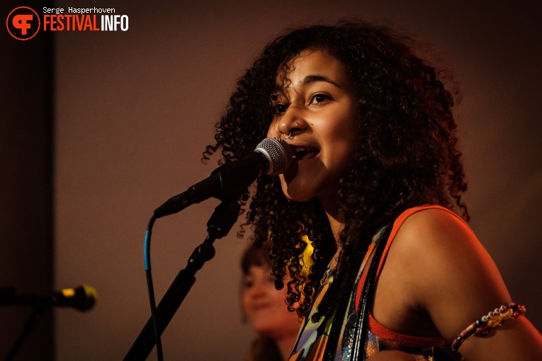 Uche Yara op Eurosonic Noorderslag (ESNS) 2023 - donderdag foto