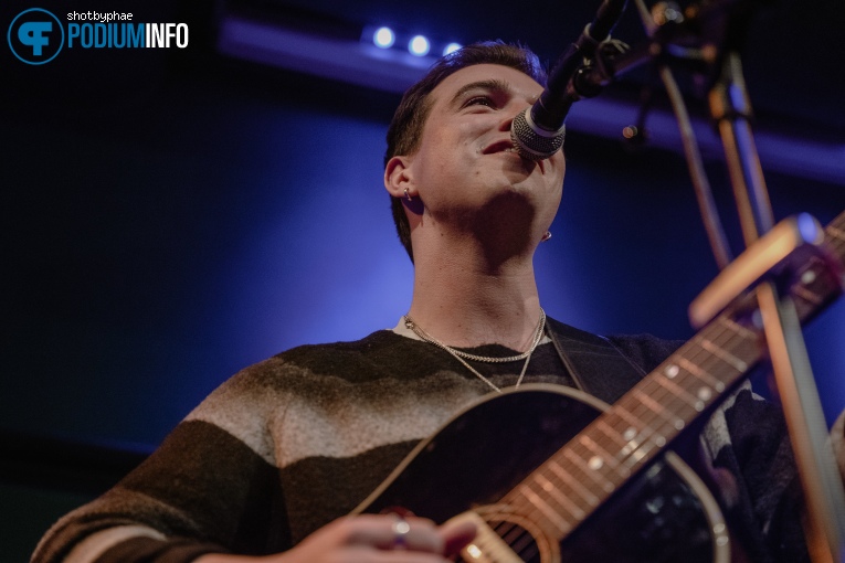 Michael Blackwell op Isaac Anderson - 02/02 - Hofman foto