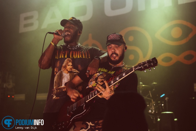 Oxymorrons op Bad Omens - 05/02 - Dynamo foto