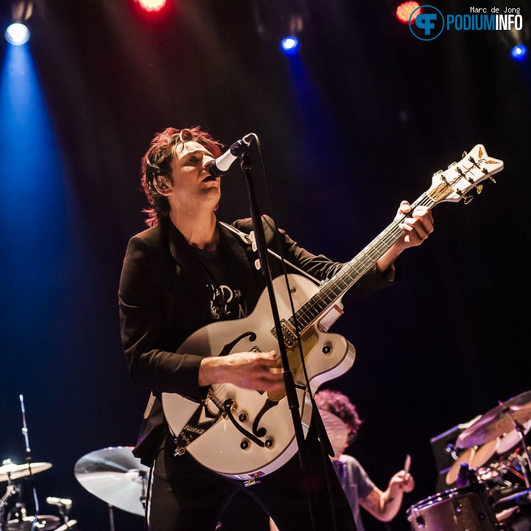 Lo Moon op Metric - 06/02 - TivoliVredenburg foto