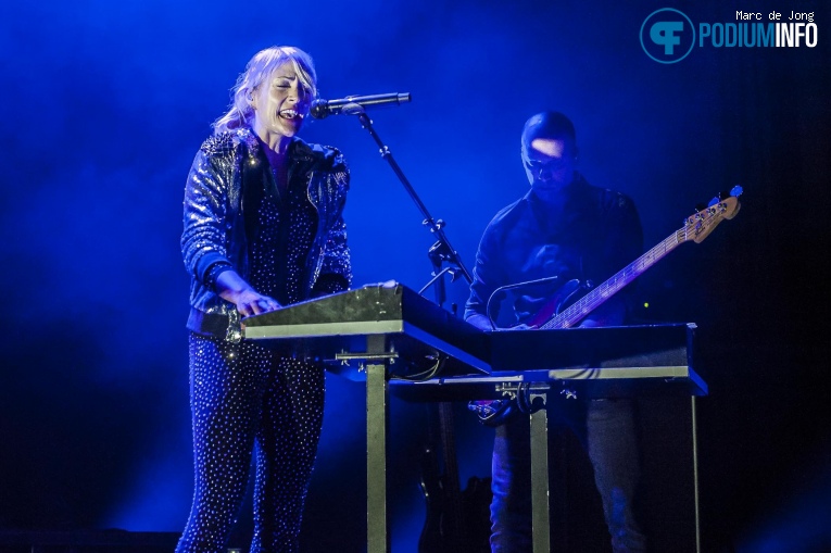 Metric op Metric - 06/02 - TivoliVredenburg foto