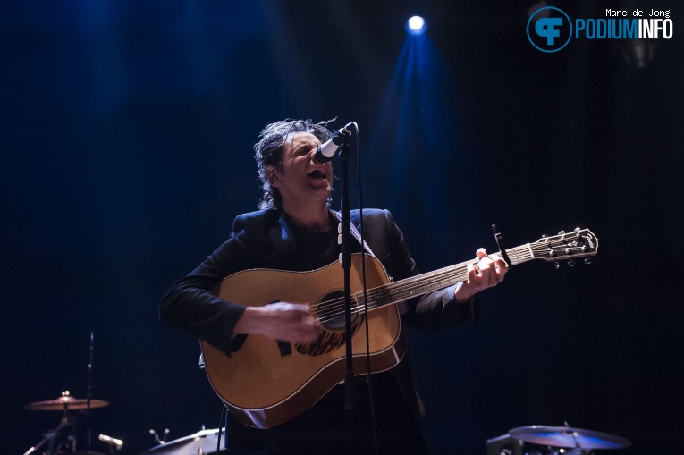 Lo Moon op Metric - 06/02 - TivoliVredenburg foto