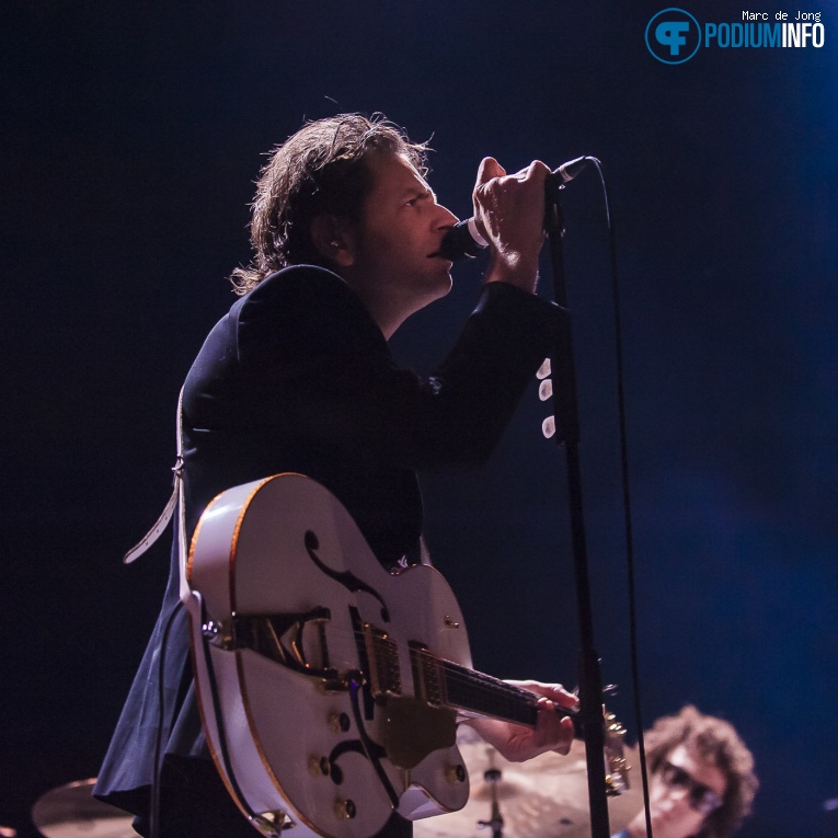Lo Moon op Metric - 06/02 - TivoliVredenburg foto