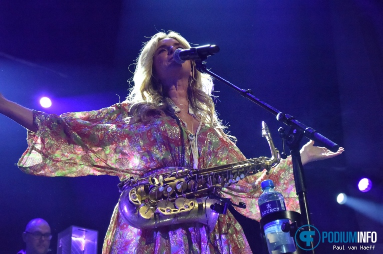 Candy Dulfer op Candy Dulfer - 08/02 - Paradiso foto