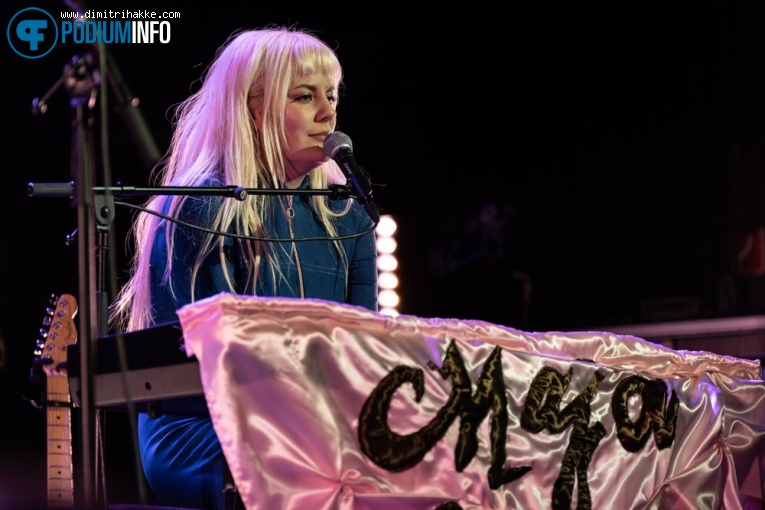 Maja Francis op First Aid Kit - 09/02 - Melkweg foto
