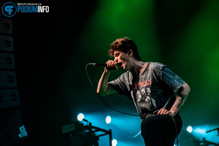 Holding Absence op Electric Callboy - 28/02 - 013 foto
