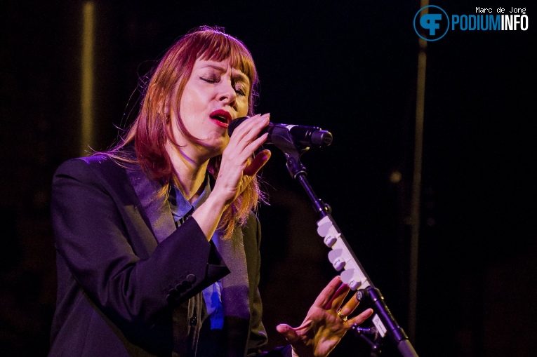 Suzanne Vega op Suzanne Vega - 04/03 - Arminius foto