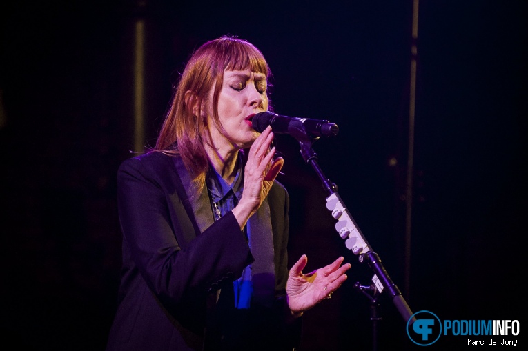 Suzanne Vega op Suzanne Vega - 04/03 - Arminius foto