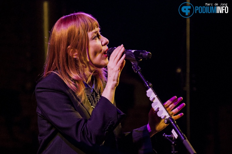 Suzanne Vega op Suzanne Vega - 04/03 - Arminius foto