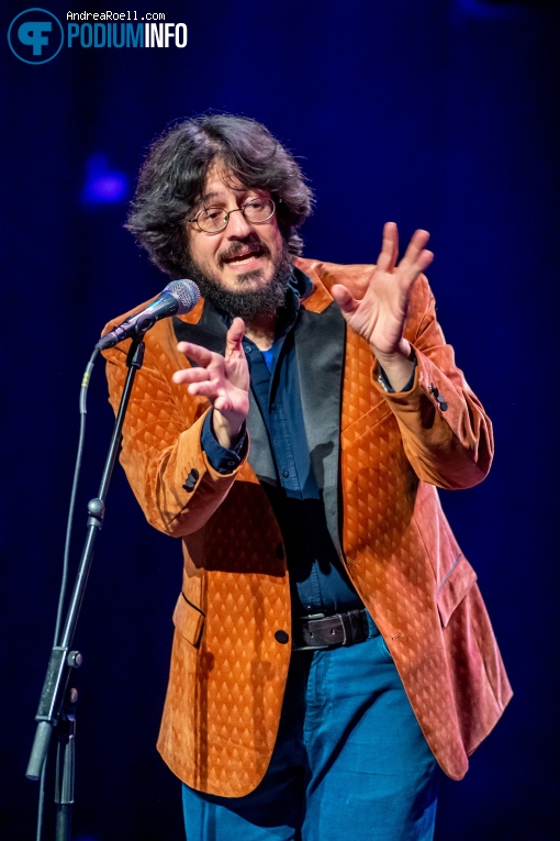 Sahand Sahebdivani op Benefiet slachtoffers aardbeving Turkije en Syrië - 22/02 - Podium Mozaiek foto