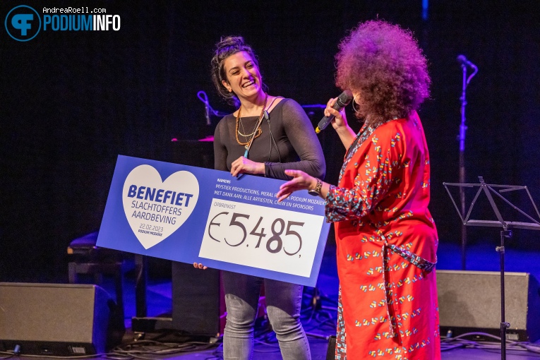 Babs Gons op Benefiet slachtoffers aardbeving Turkije en Syrië - 22/02 - Podium Mozaiek foto