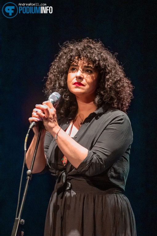 Meral Polat op Benefiet slachtoffers aardbeving Turkije en Syrië - 22/02 - Podium Mozaiek foto