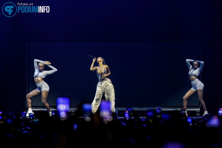 Tyla op Chris Brown - 06/03 - Ziggo Dome foto