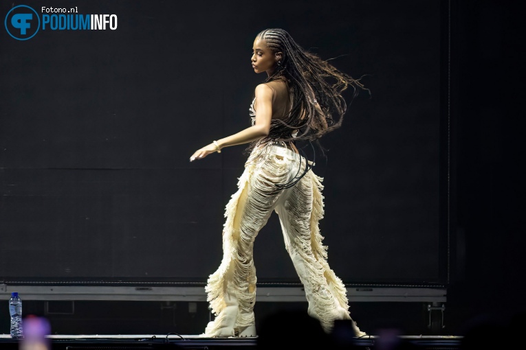 Tyla op Chris Brown - 06/03 - Ziggo Dome foto