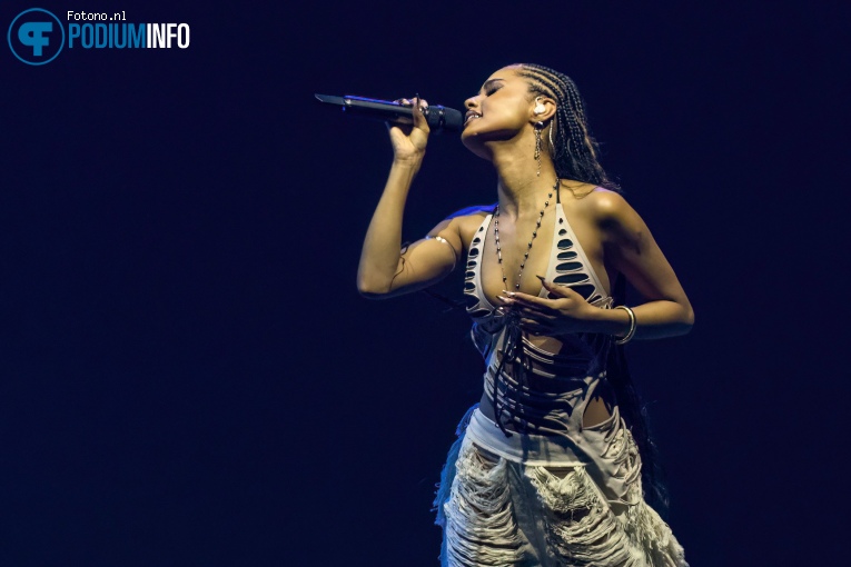 Tyla op Chris Brown - 06/03 - Ziggo Dome foto