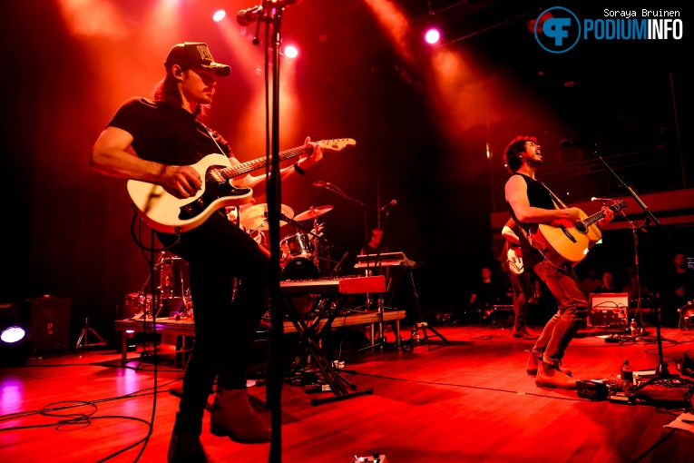 Morgan Evans op Mitchell Tenpenny / Morgan Evans - 07/03 - TivoliVredenburg foto