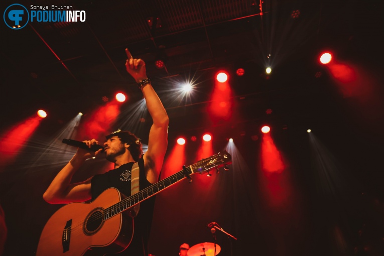 Morgan Evans op Mitchell Tenpenny / Morgan Evans - 07/03 - TivoliVredenburg foto