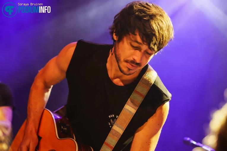 Morgan Evans op Mitchell Tenpenny / Morgan Evans - 07/03 - TivoliVredenburg foto